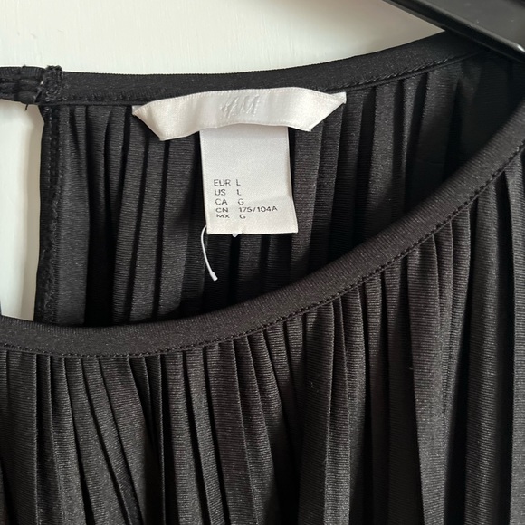 H&M pleated dress with drawstring  . Size US  L - Picture 6 of 6
